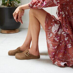 beek Vulture Clogs Size 8 - Chestnut color